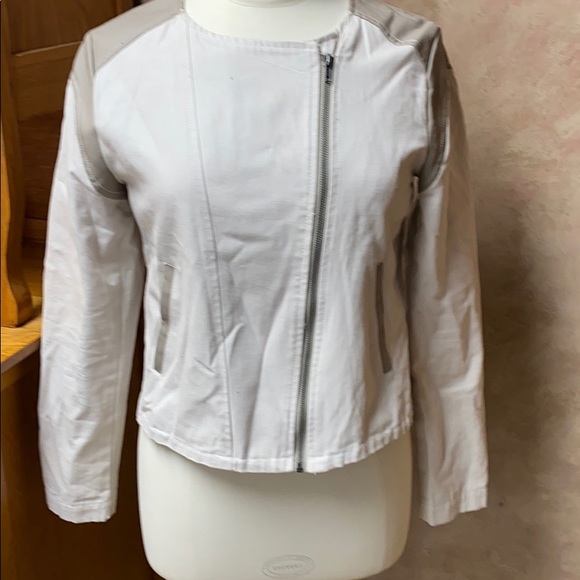 Jacket - Picture 2 of 5